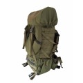 2trees-traper-40l-oliwkowy-06-bok-plecaka.jpg